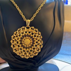 Vintage Gold Tone Metal Floral Burst Necklace